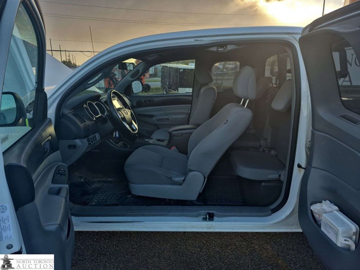 2015-toyota-tacoma-image-10