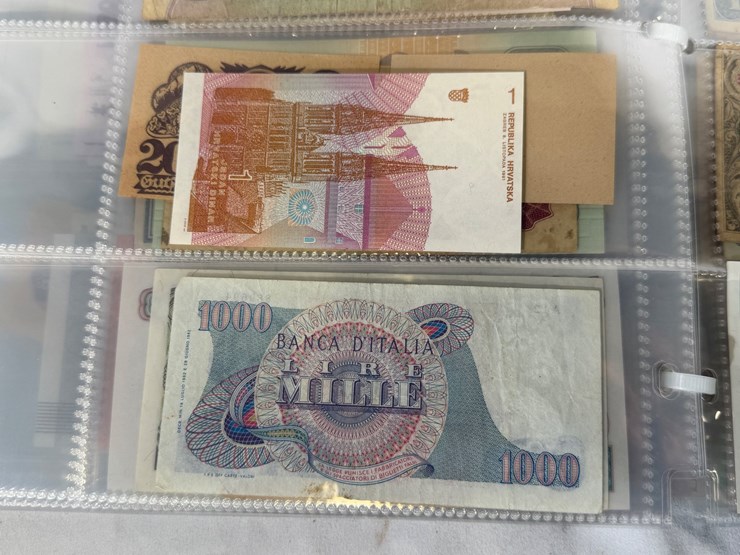 #40307-•-foreign-currency-bank-notes-image-125