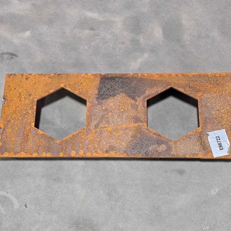 HEAVY-DUTY STEEL SKID STEER MOUNTING PLATE WITH DU