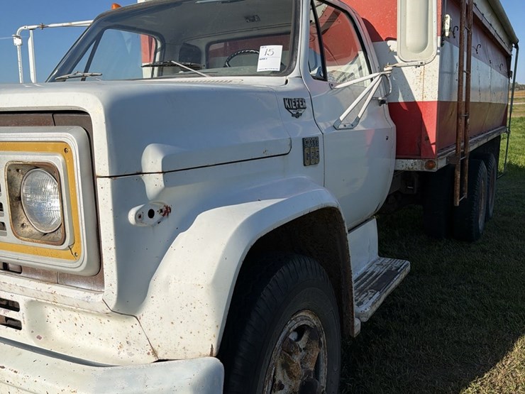 1973-tag-tandem-366-5+2,-motor-has-very-low-miles,-good-power,-roll-tarp,-truck-runs-and-operates-good-image-7