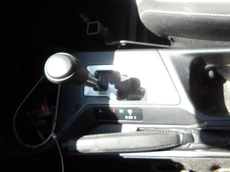 2017-toyota-rav4-xle-image-21