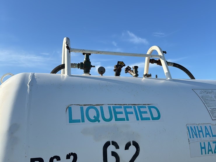 11-2.-1450-gallon-nh3-tank,-14l-16.1-tires-image-7