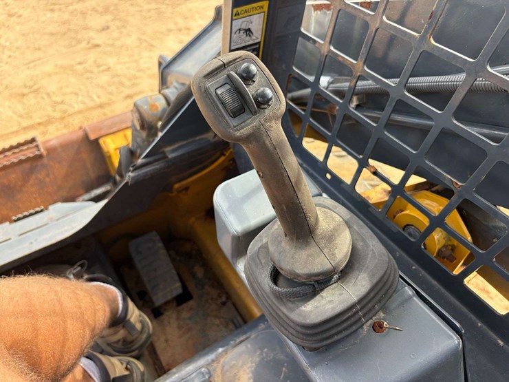 2021-john-deere-318-image-11