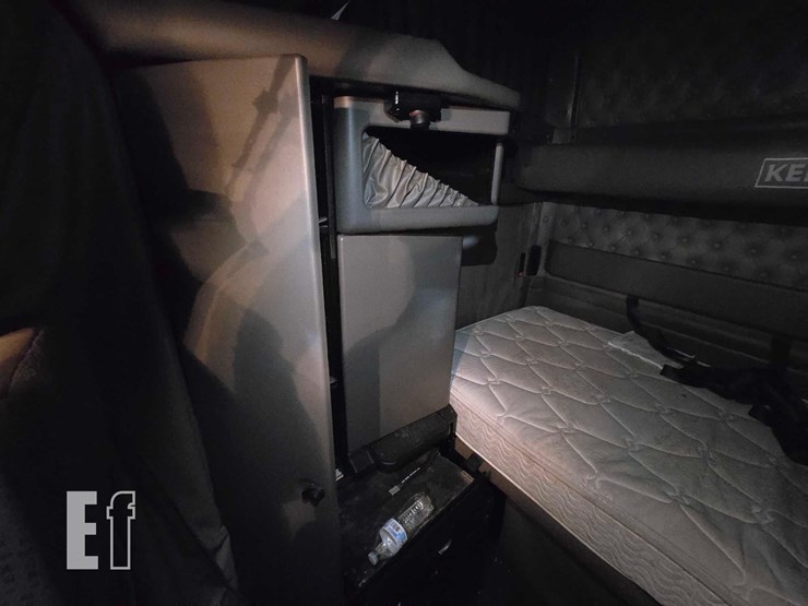 2016-kenworth-t800-image-18