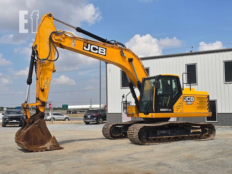 2023-jcb-220x-lc-image-1