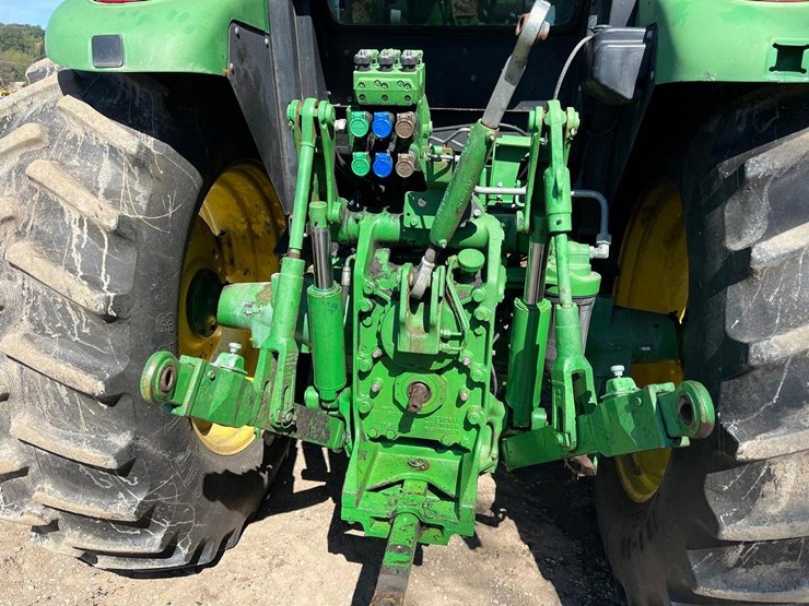 2015-john-deere-6115m-image-6