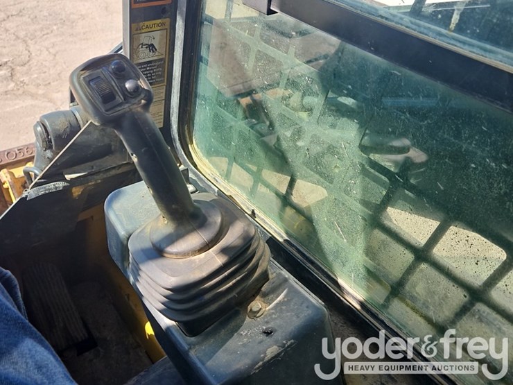 2019-deere-317g-image-23