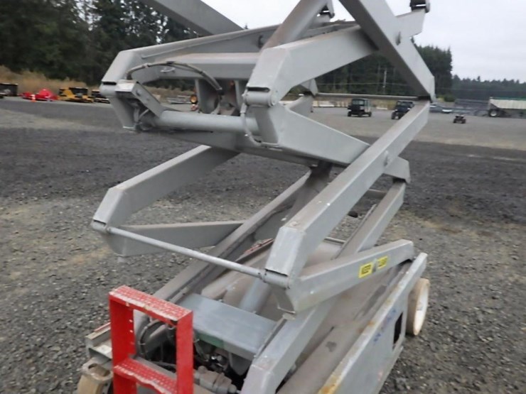 skyjack-sj4632-scissor-lift-image-5