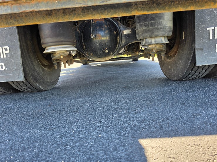 2007-freightliner-m2-106-image-89