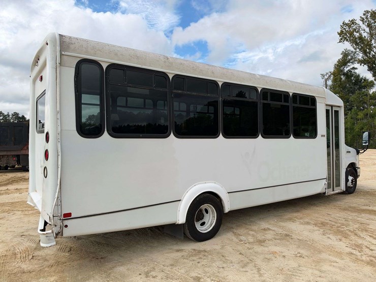 2017-ford-e450-image-3