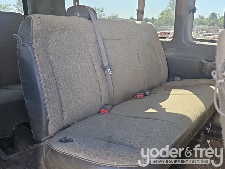 2017-chevrolet-3500-image-23