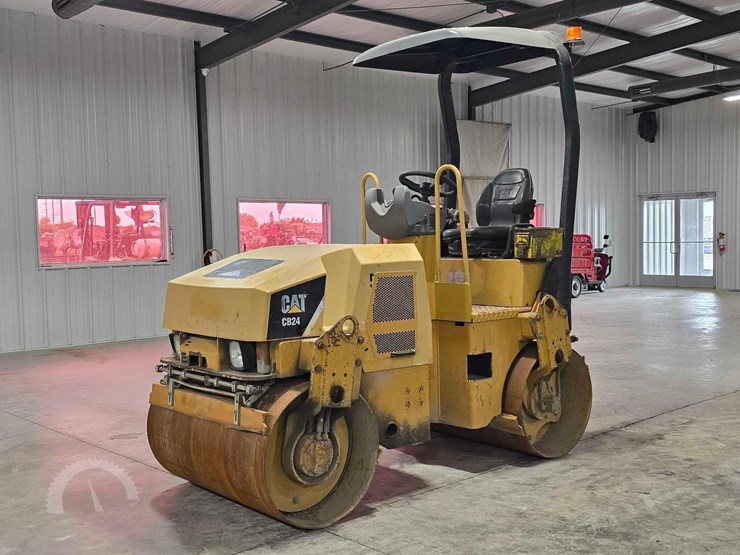 caterpillar-cb24b-image-1