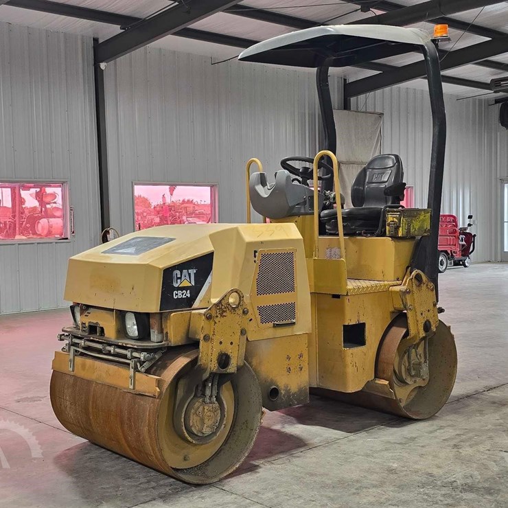 CATERPILLAR CB24B