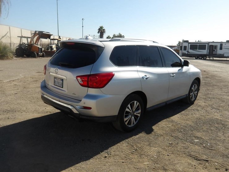 2019-nissan-pathfinder-sl-image-3