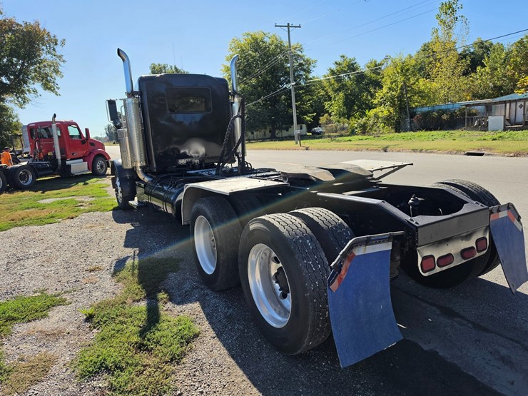 1999-peterbilt-379-image-11