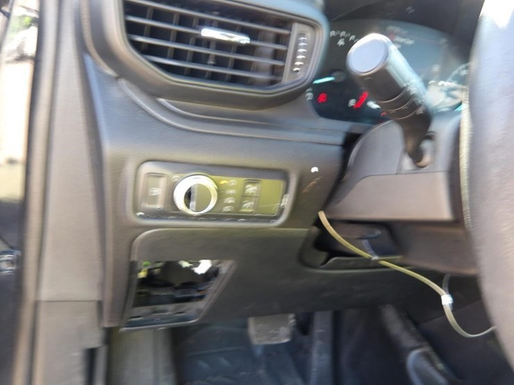 2020-ford-explorer-image-27