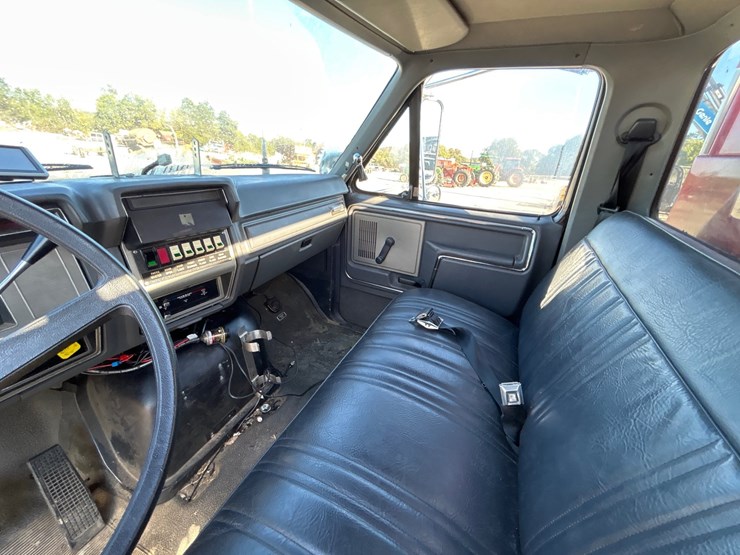 1992-ford-f800-image-18