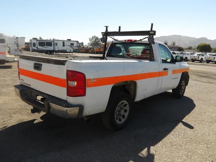 2009-chevrolet-silverado-pickup-truck-image-3