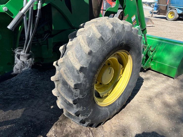 2015-john-deere-6115m-image-18