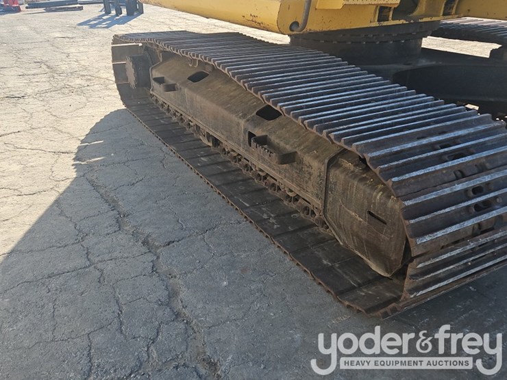 2011-deere-200d-image-15