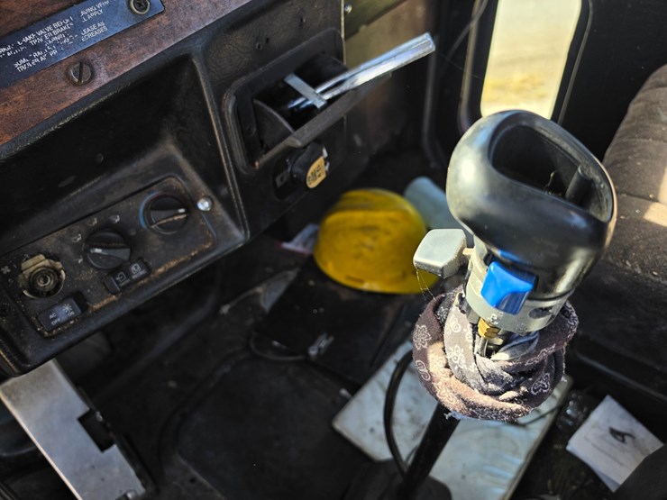 1996-peterbilt-377-image-52