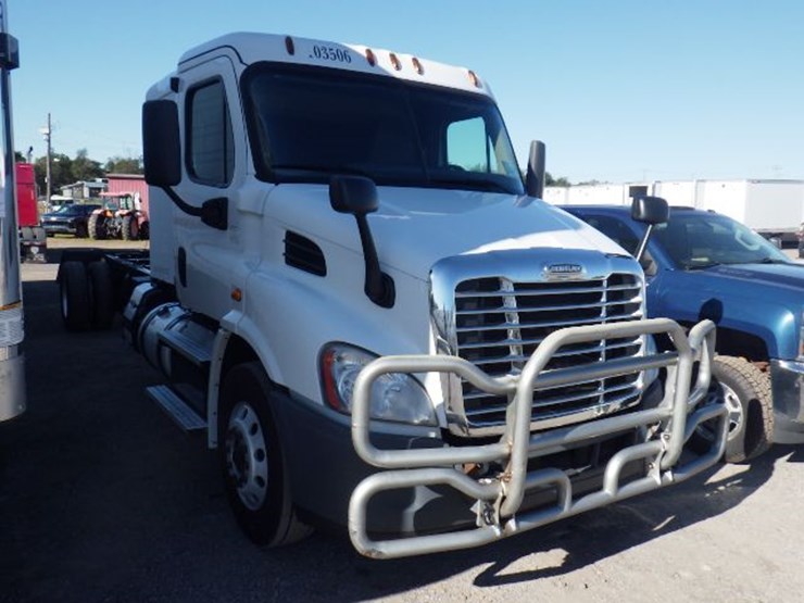 2020-freightliner-cascadia-113-image-3