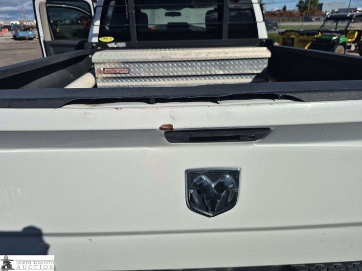 2011-dodge-1500-image-24
