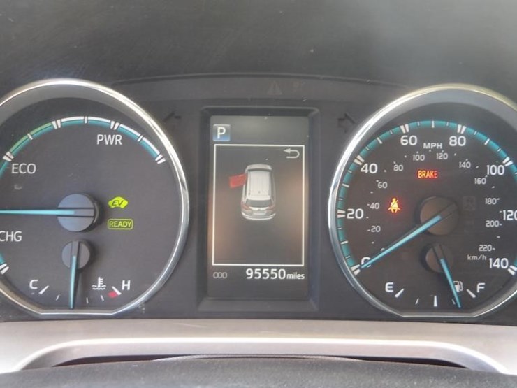 2016-toyota-rav4-xle-image-18