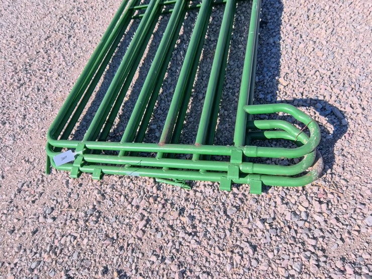 #2007-•-16ft-corral-panels-(3-count)-image-4