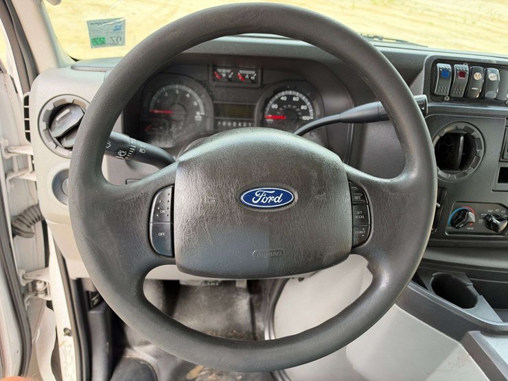 2017-ford-e450-image-12