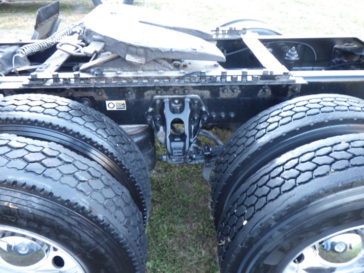 2022-kenworth-t680-image-14