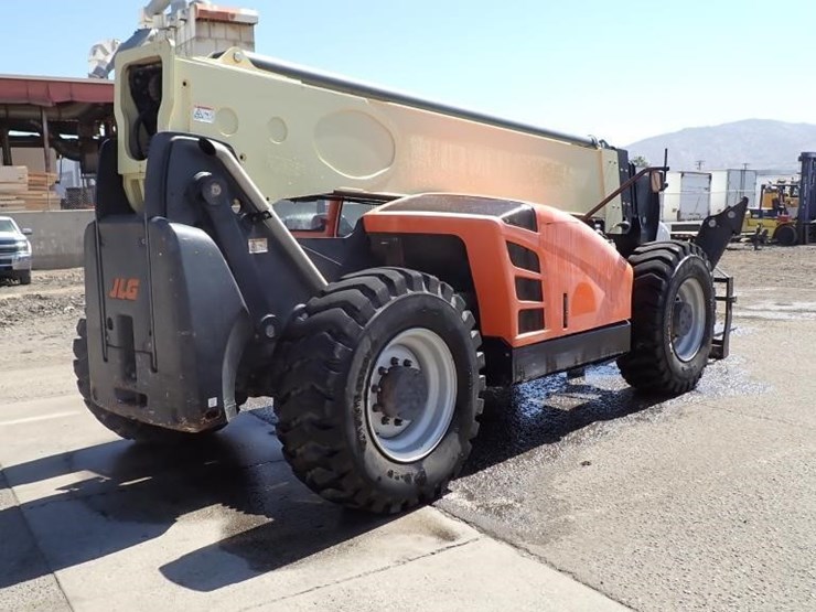 2015-jlg-1255-image-3