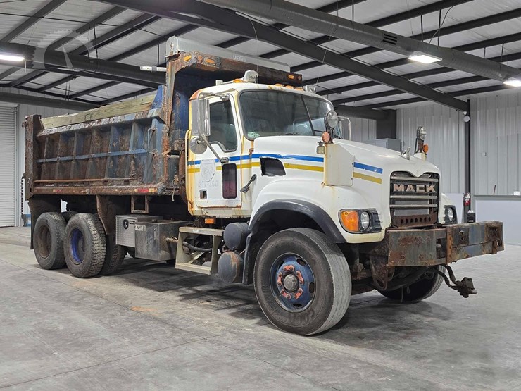 2005-mack-granite-cv713-image-2