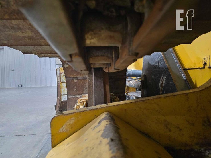 2022-deere-650k-lgp-image-28
