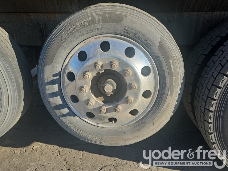2019-freightliner-122sd-image-12