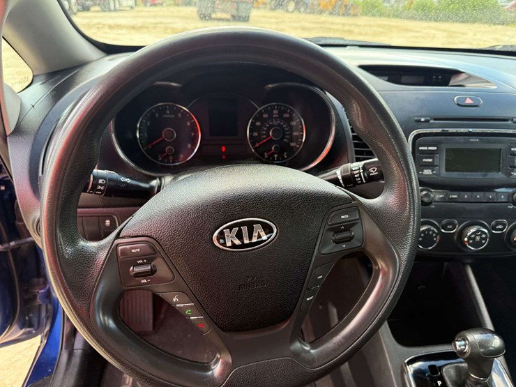 2017-kia-forte-4-door-sedan-(101,833-miles)-image-9