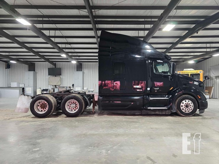 2021-peterbilt-579-image-6