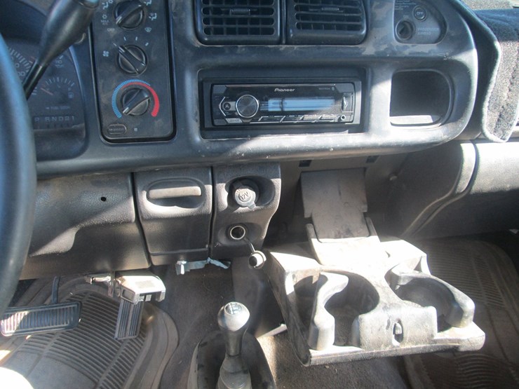 2001-dodge-3500-image-31
