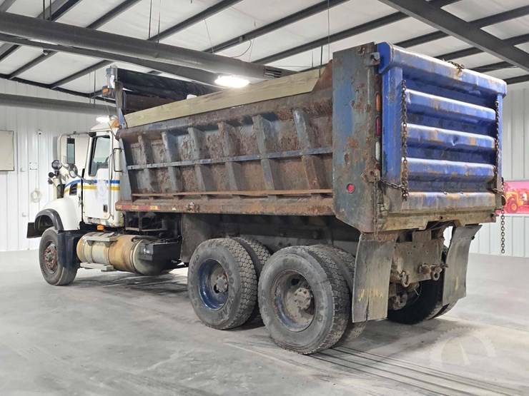 2005-mack-granite-cv713-image-4