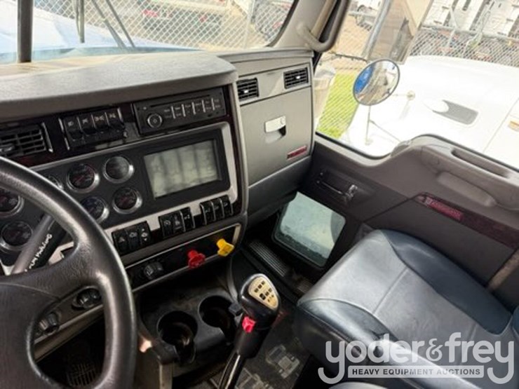 2015-kenworth-w900-image-13