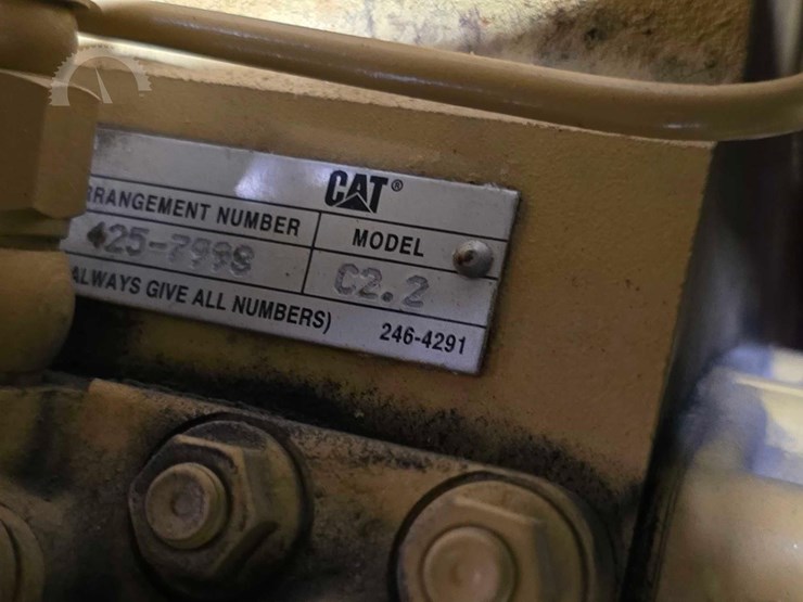 2015-caterpillar-xq30-8-image-16