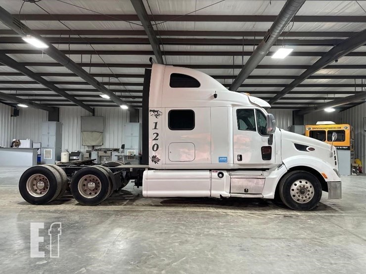 2012-peterbilt-587-image-6