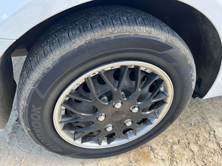 2019-chevrolet-sonic-4-door-sedan-(117,687-miles)-image-26