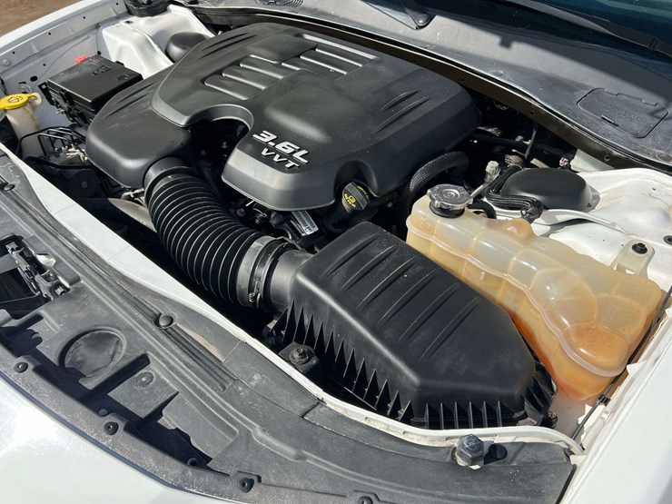 2020-chrysler-300-awd-3.6l-v6-sedan-(166,122-miles)-image-7