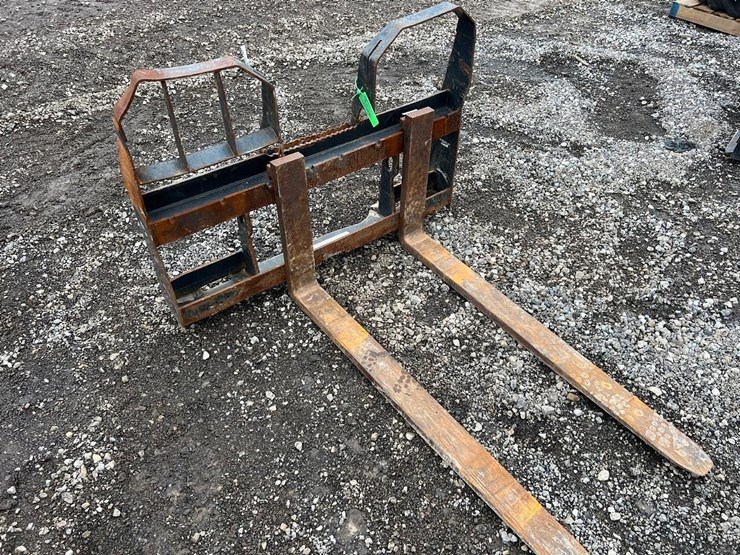 bobcat-48"-hd-skid-steer-pallet-forks-image-2