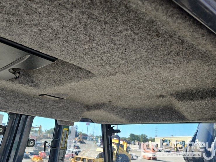 2018-deere-410l-image-37