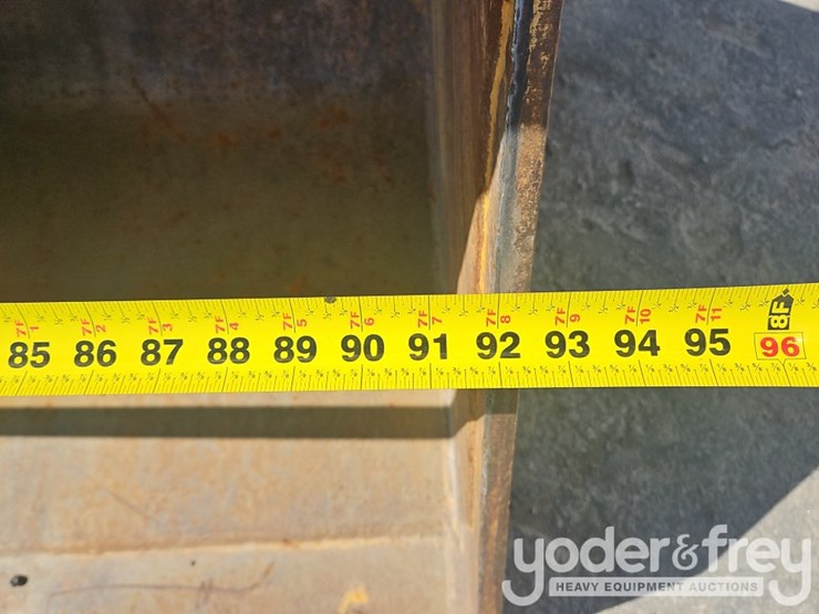 2018-deere-410l-image-32