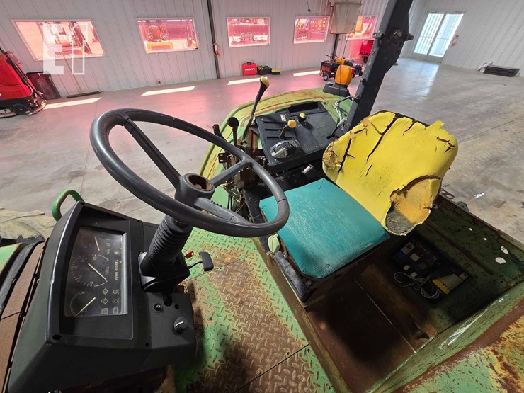 john-deere-6220-image-9