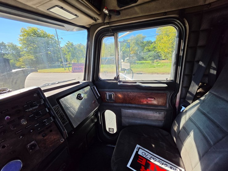 1999-peterbilt-379-image-54