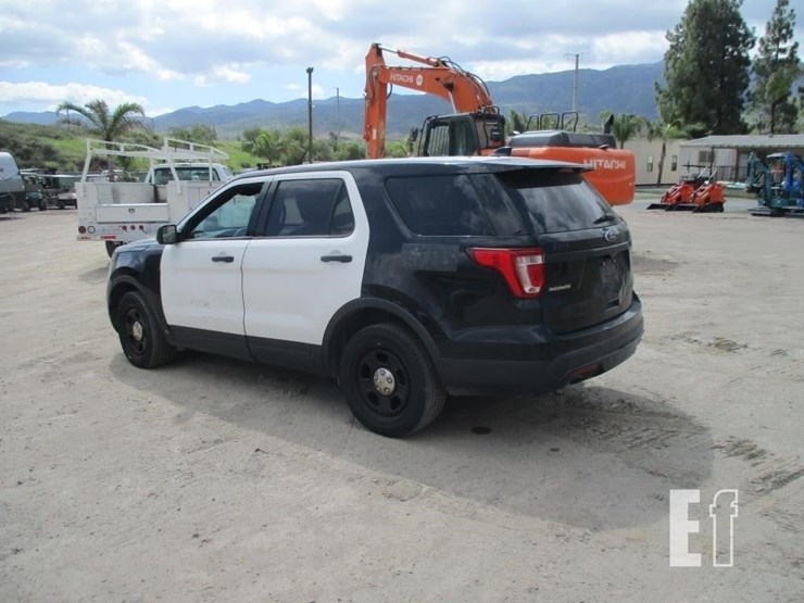 2016-ford-explorer-image-4